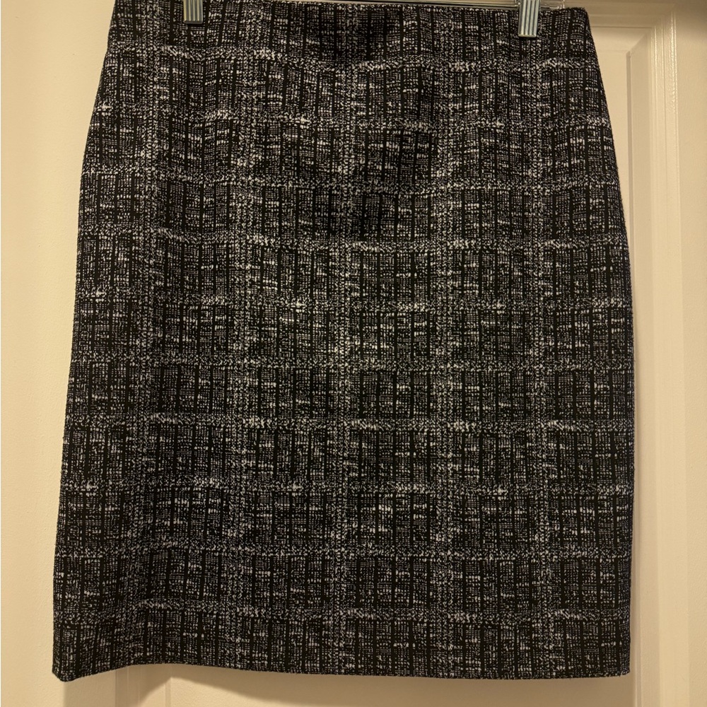 Kasper Black and Gray Textured Pencil Skirt